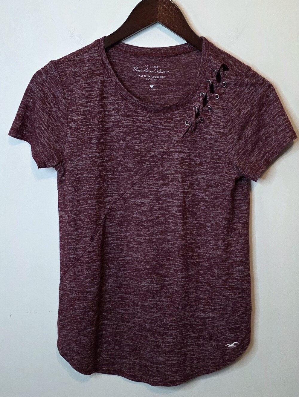 Hollister Must-Have Collection Marled Wine Red Lace Up Shoulder Tee Size Small